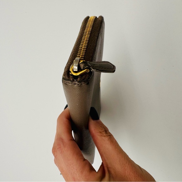 ❤️🔥LOW START❤️🔥 Prada Grey Saffiano Leather Zip Around Continental Wallet 🩶 - Picture 6 of 7